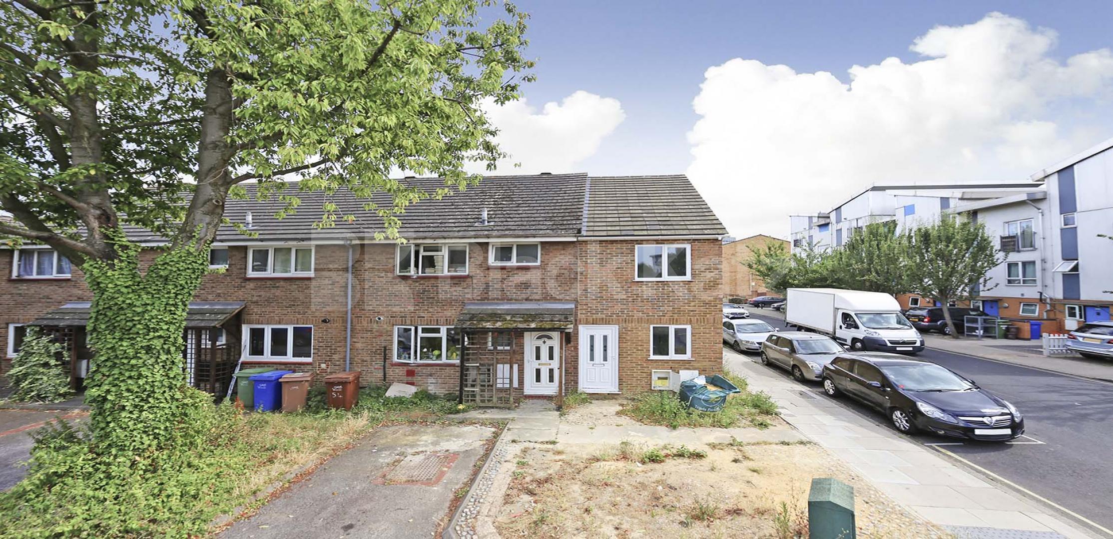 			UNDER OFFER , 3 Bedroom, 1 bath, 1 reception House			 Colegrove Road , Peckham 