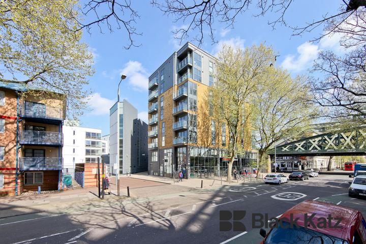 Stylish dual aspect apartment with three balconies & communal roof terrace Boulevard Mansions, Borough Road, Borough SE1