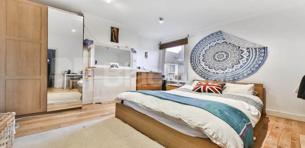 			UNDER OFFER , 4 Bedroom, 1 bath, 1 reception Maisonette			 Radbourne Road, Clapham South/Balham 