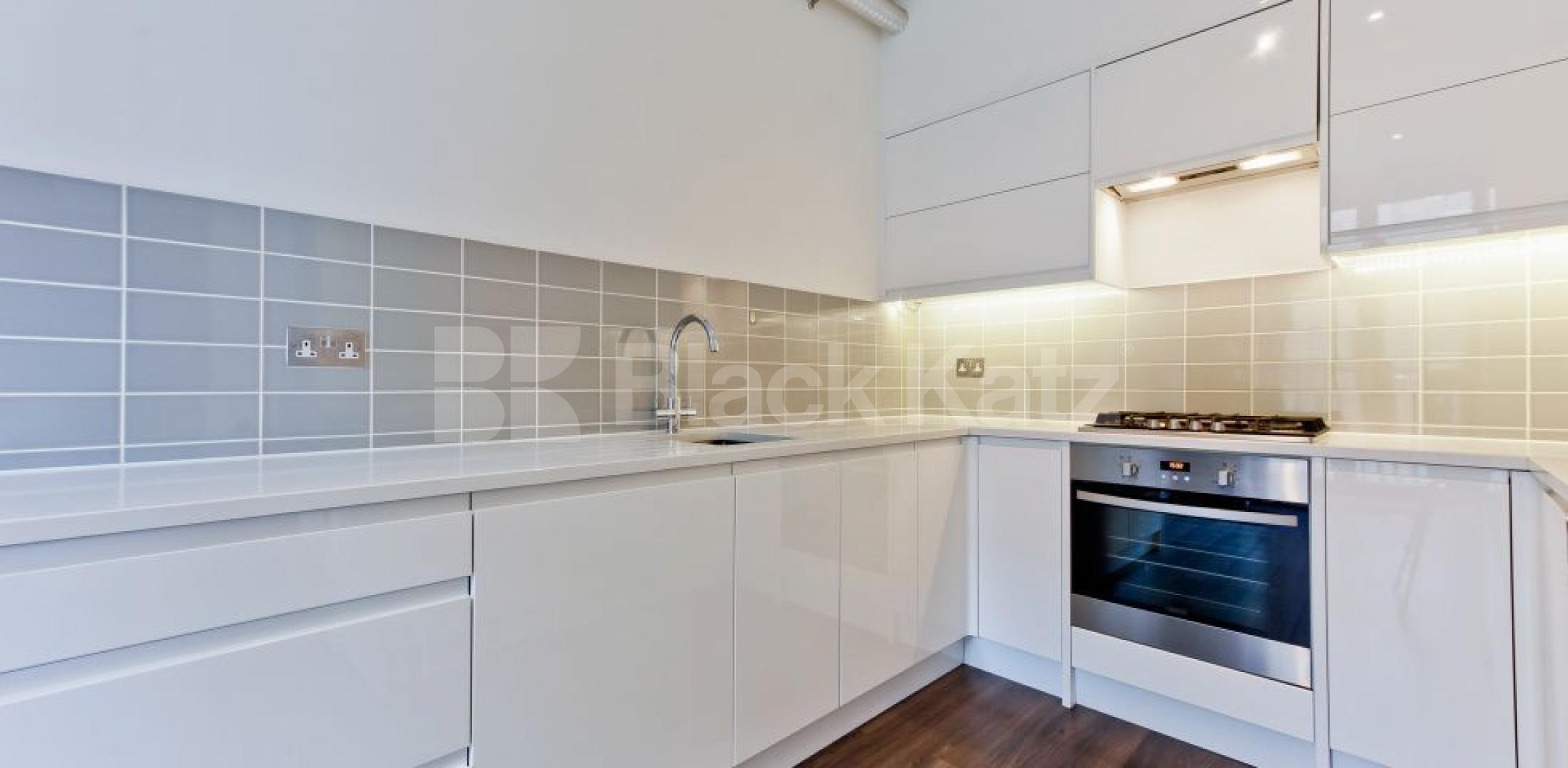			STUNNING TWO BEDROOM WAREHOUSE CONVERSION, 2 Bedroom, 1 bath, 1 reception Flat			 BRITANNIA LOFTS-BANNER STREET, CLERKENWELL-OLD STREET-SHOREDITCH