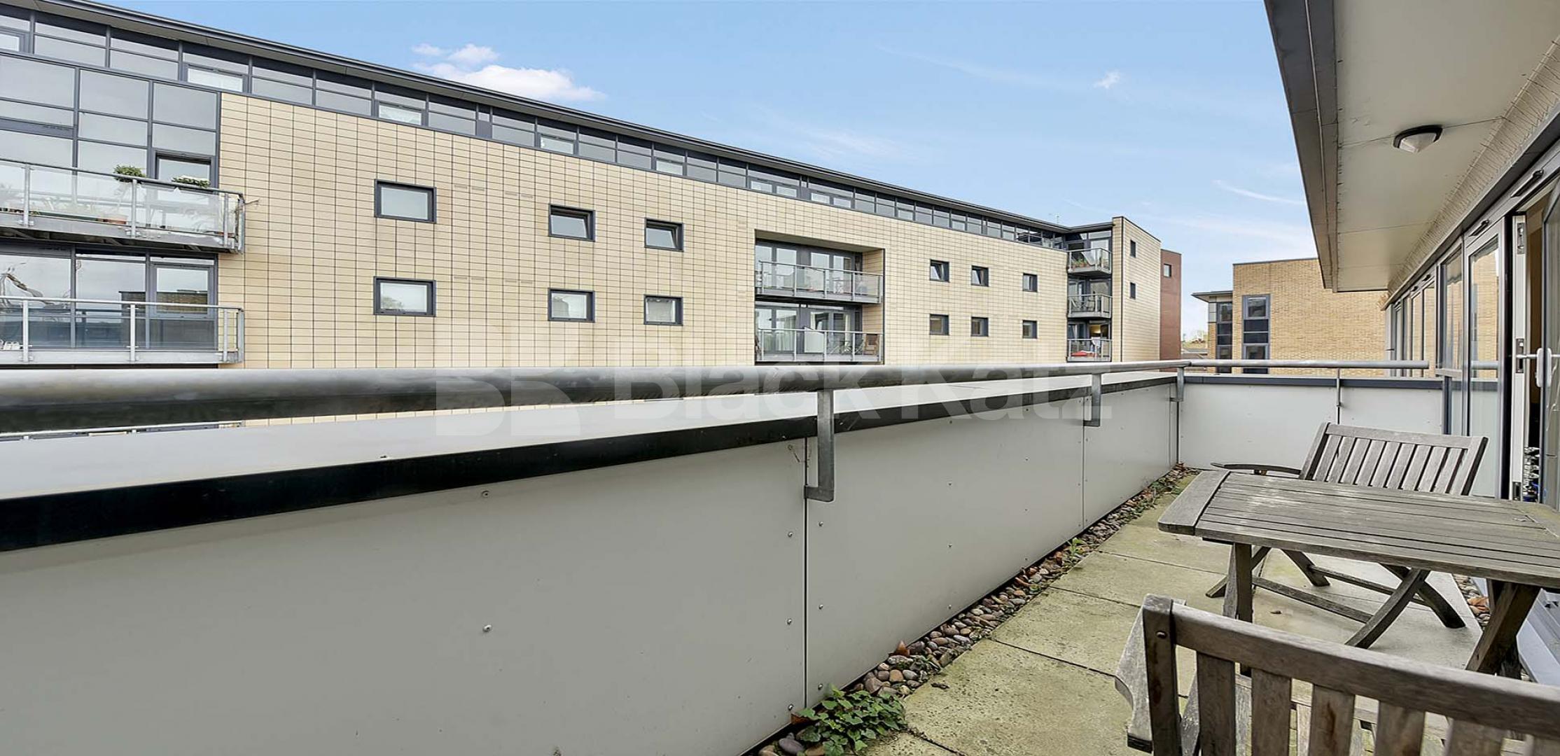 			UNDER OFFER, 3 Bedroom, 1 bath, 1 reception Penthouse			 Great Dover Street, Borough/London Bridge