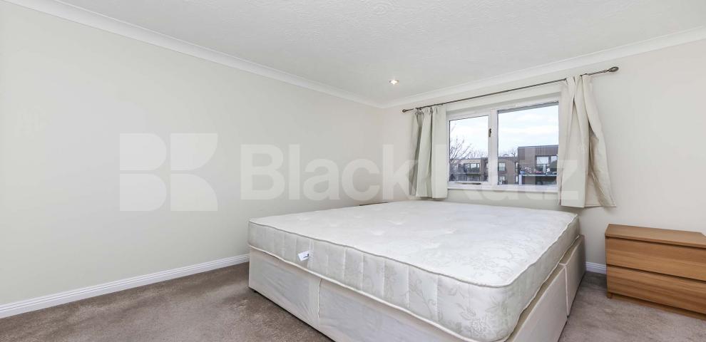 			NEW INSTRUCTION (Includes Parking)., 2 Bedroom, 1 bath, 1 reception Penthouse			 Sheppard Drive, Bermondsey