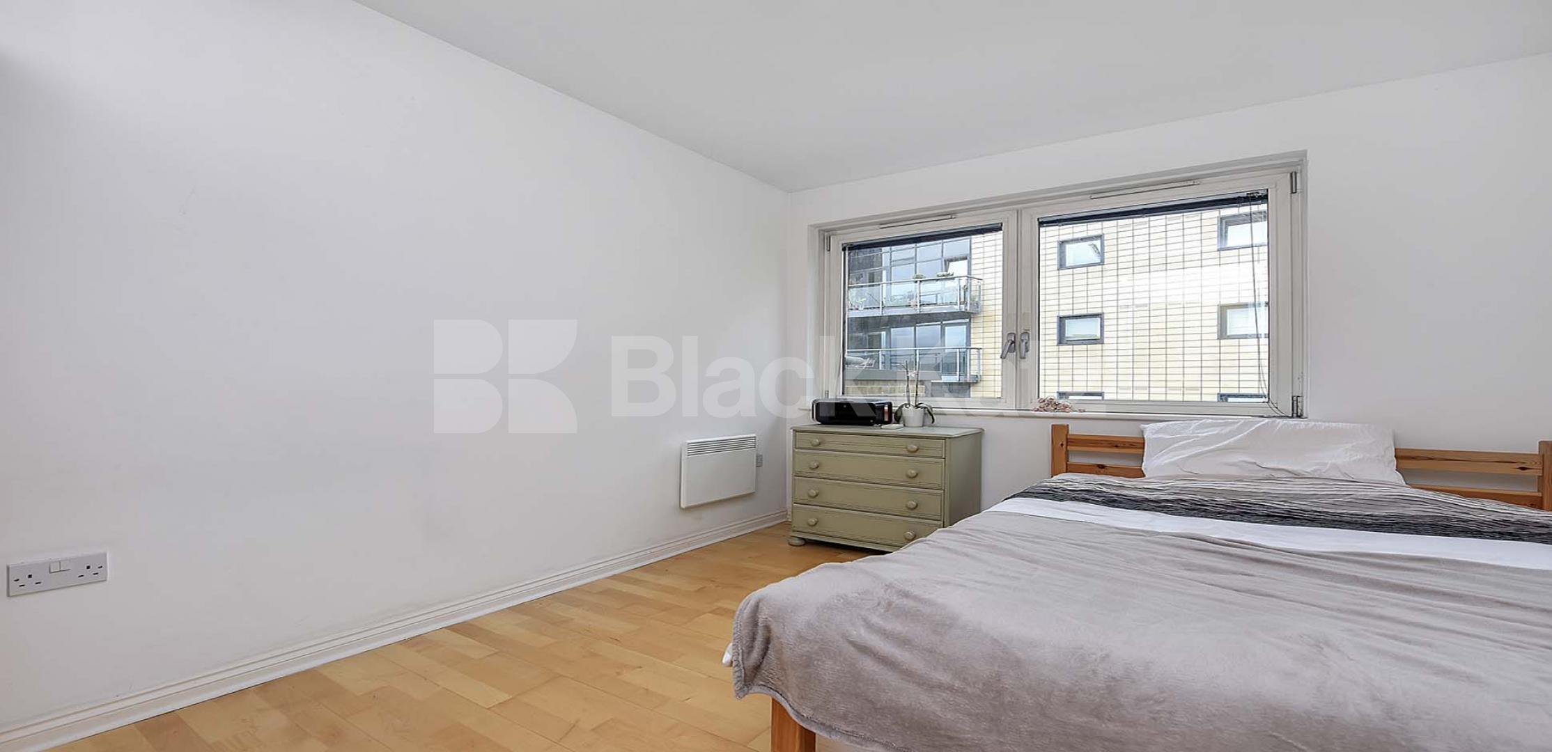 			UNDER OFFER, 3 Bedroom, 1 bath, 1 reception Penthouse			 Great Dover Street, Borough/London Bridge