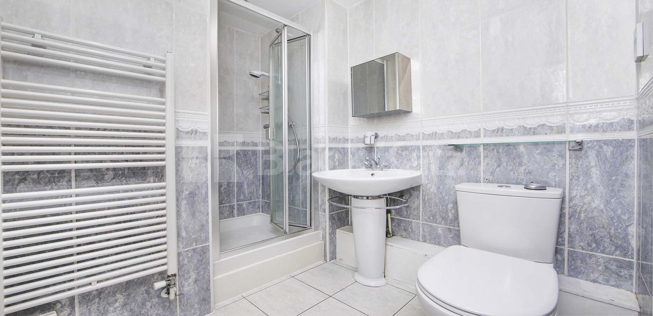 			UNDER OFFER  (No Black Katz Admin Fees), 2 Bedroom, 1 bath, 1 reception Apartment			 Russell Lodge, Spurgeon Street, London Bridge