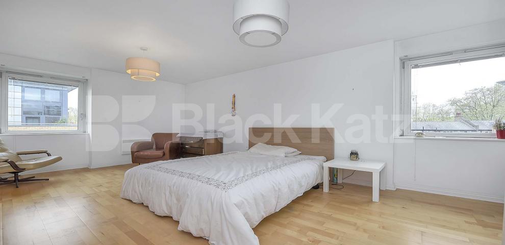 			UNDER OFFER, 3 Bedroom, 1 bath, 1 reception Penthouse			 Great Dover Street, Borough/London Bridge