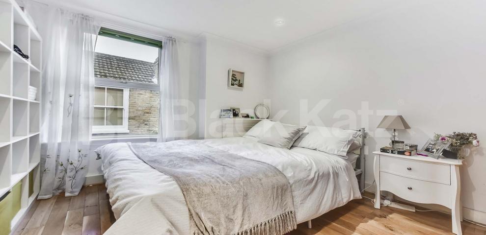 			UNDER OFFER , 4 Bedroom, 1 bath, 1 reception Maisonette			 Radbourne Road, Clapham South/Balham 
