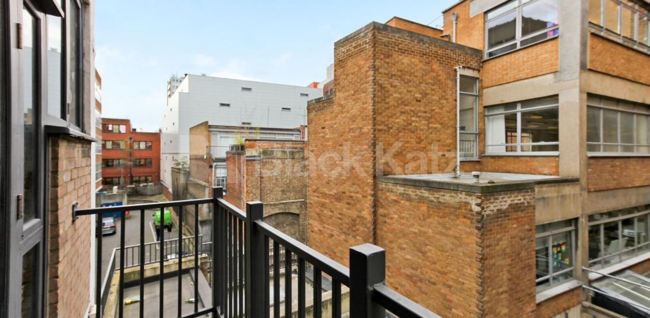 			STUNNING TWO BEDROOM WAREHOUSE CONVERSION, 2 Bedroom, 1 bath, 1 reception Flat			 BRITANNIA LOFTS-BANNER STREET, CLERKENWELL-OLD STREET-SHOREDITCH
