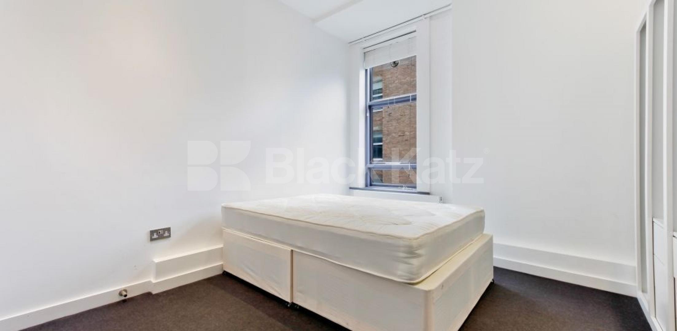 			STUNNING TWO BEDROOM WAREHOUSE CONVERSION, 2 Bedroom, 1 bath, 1 reception Flat			 BRITANNIA LOFTS-BANNER STREET, CLERKENWELL-OLD STREET-SHOREDITCH