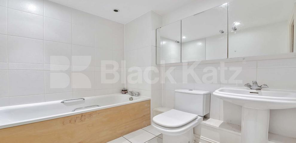 			UNDER OFFER, 3 Bedroom, 1 bath, 1 reception Penthouse			 Great Dover Street, Borough/London Bridge