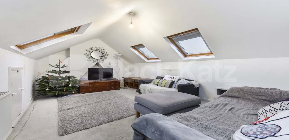 			UNDER OFFER , 4 Bedroom, 1 bath, 1 reception Maisonette			 Radbourne Road, Clapham South/Balham 