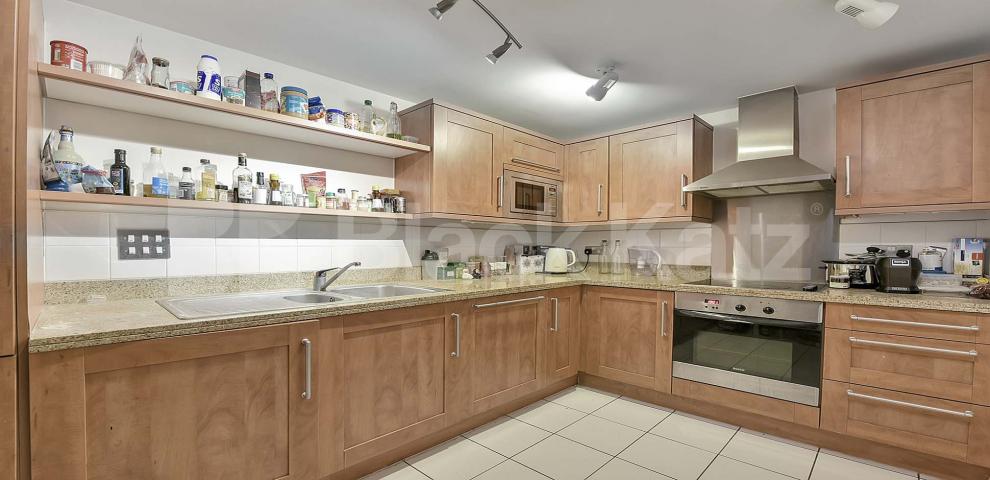 			UNDER OFFER, 3 Bedroom, 1 bath, 1 reception Penthouse			 Great Dover Street, Borough/London Bridge