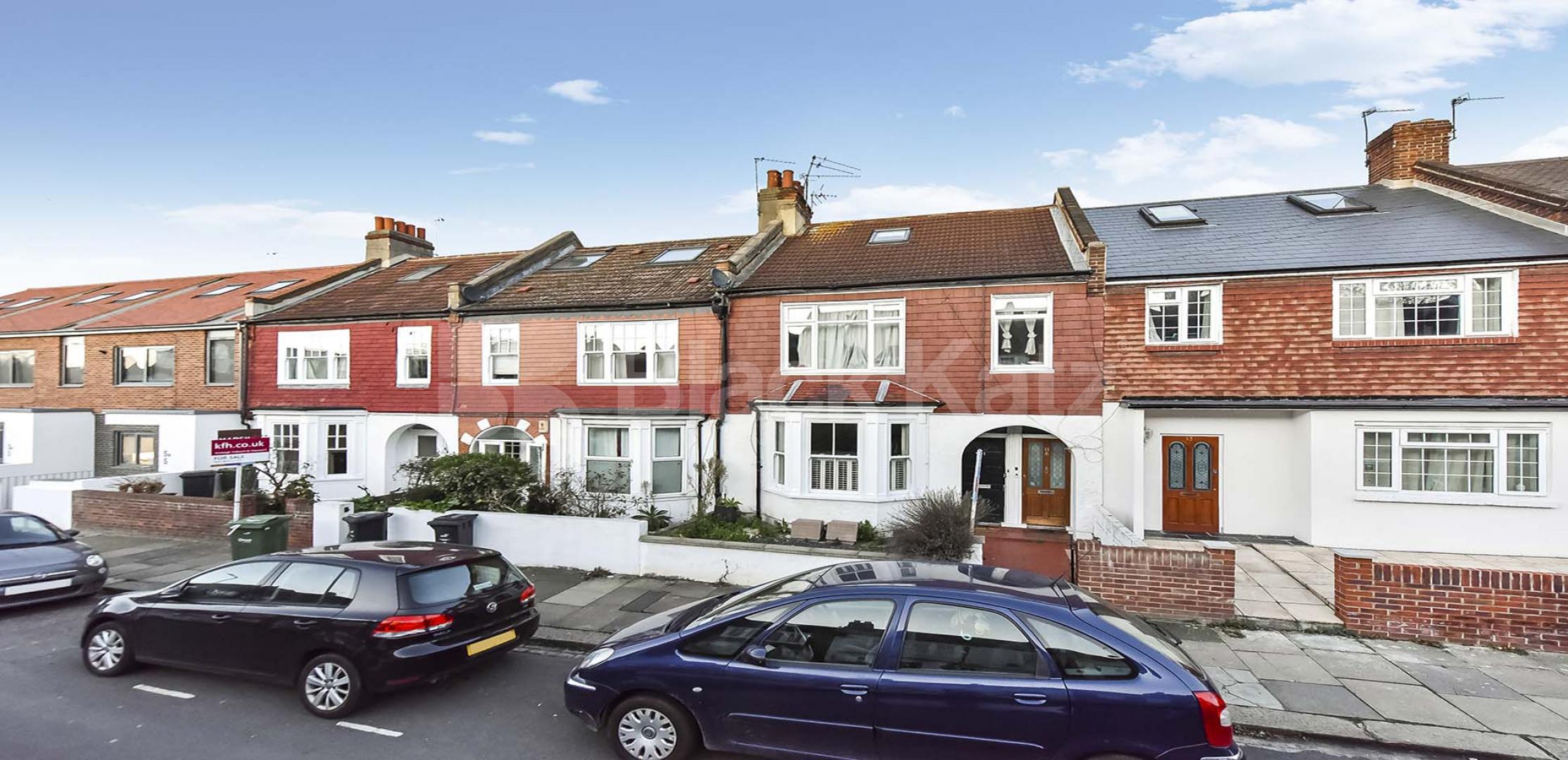 			UNDER OFFER , 4 Bedroom, 1 bath, 1 reception Maisonette			 Radbourne Road, Clapham South/Balham 