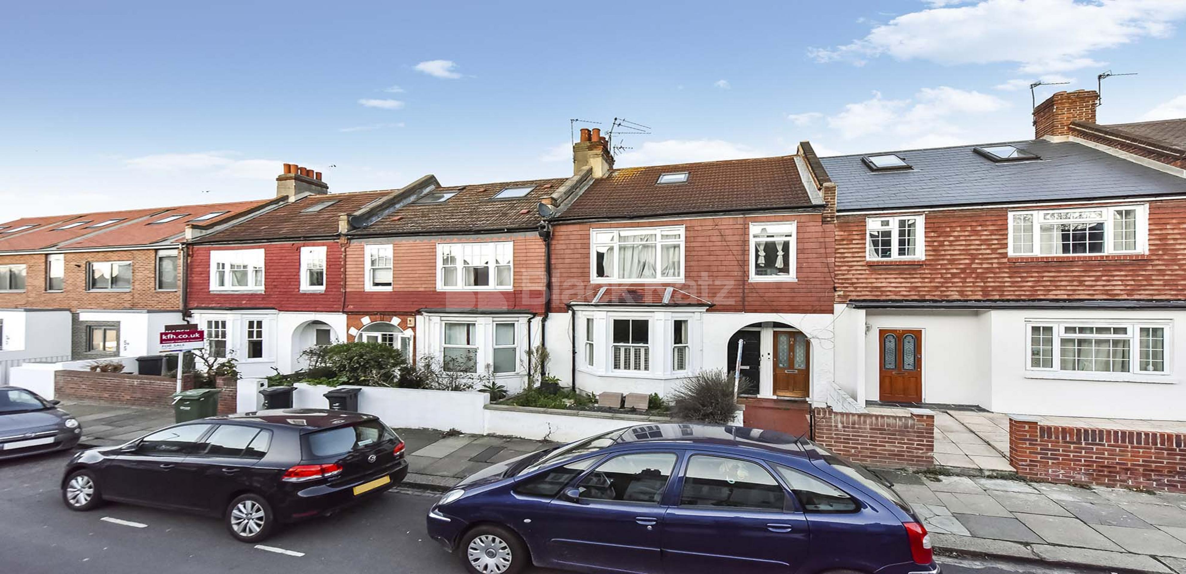 			UNDER OFFER , 4 Bedroom, 1 bath, 1 reception Maisonette			 Radbourne Road, Clapham South/Balham  SW12