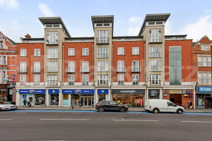 Superbly located & situated in this highly desirable private development Clapham High Street, Clapham