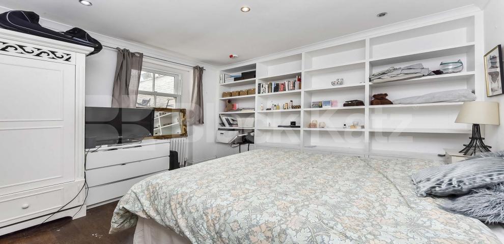 			UNDER OFFER, 3 Bedroom, 1 bath, 1 reception Penthouse			 Great Dover Street, Borough/London Bridge