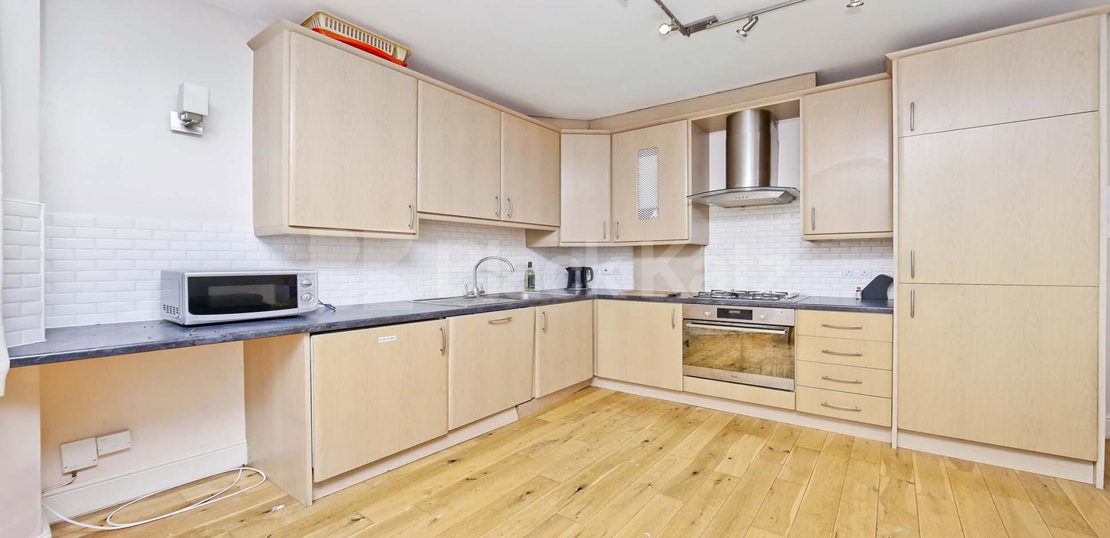 			LET , 3 Bedroom, 1 bath, 1 reception Apartment			 Farnan Road  , Streatham