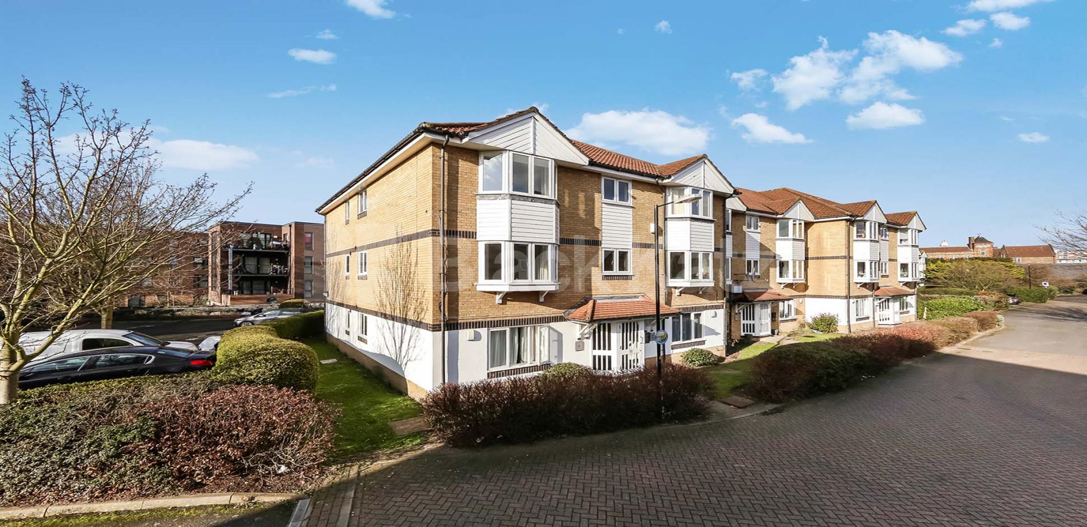 			NEW INSTRUCTION (Includes Parking)., 2 Bedroom, 1 bath, 1 reception Penthouse			 Sheppard Drive, Bermondsey