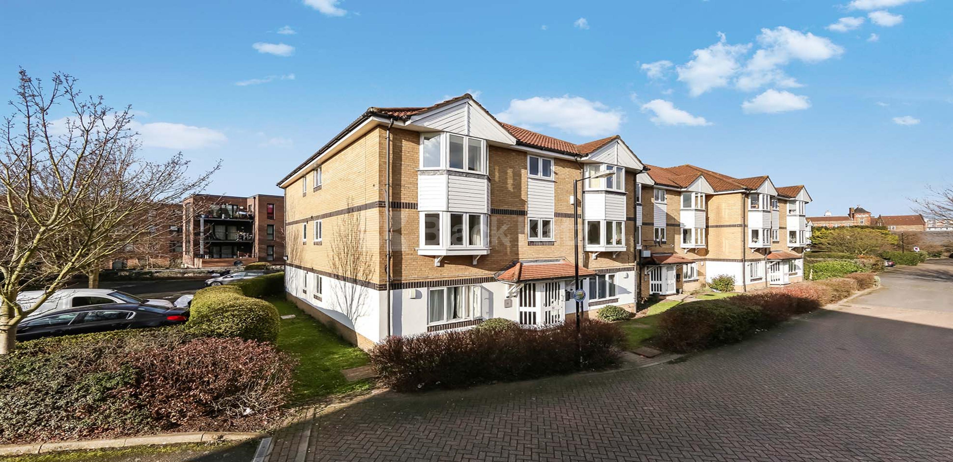 			NEW INSTRUCTION (Includes Parking)., 2 Bedroom, 1 bath, 1 reception Penthouse			 Sheppard Drive, Bermondsey SE16