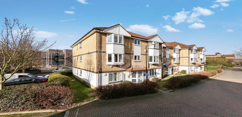 			NEW INSTRUCTION (Includes Parking)., 2 Bedroom, 1 bath, 1 reception Penthouse			 Sheppard Drive, Bermondsey