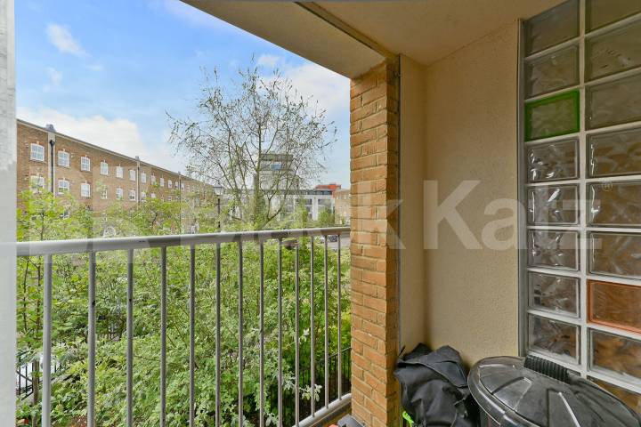 Superbly located & situated opposite the green open spacers of Tabard Gardens Artbrand Studios  Leathermarket street, London Bridge