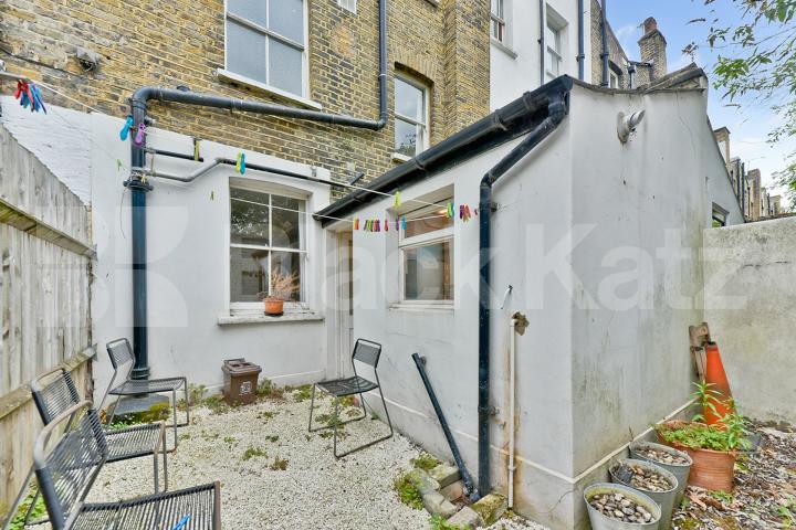 Georgian house,two bathrooms, charming patio garden & highly desirable address  Henshaw Street, Elephant and Castle/Borough
