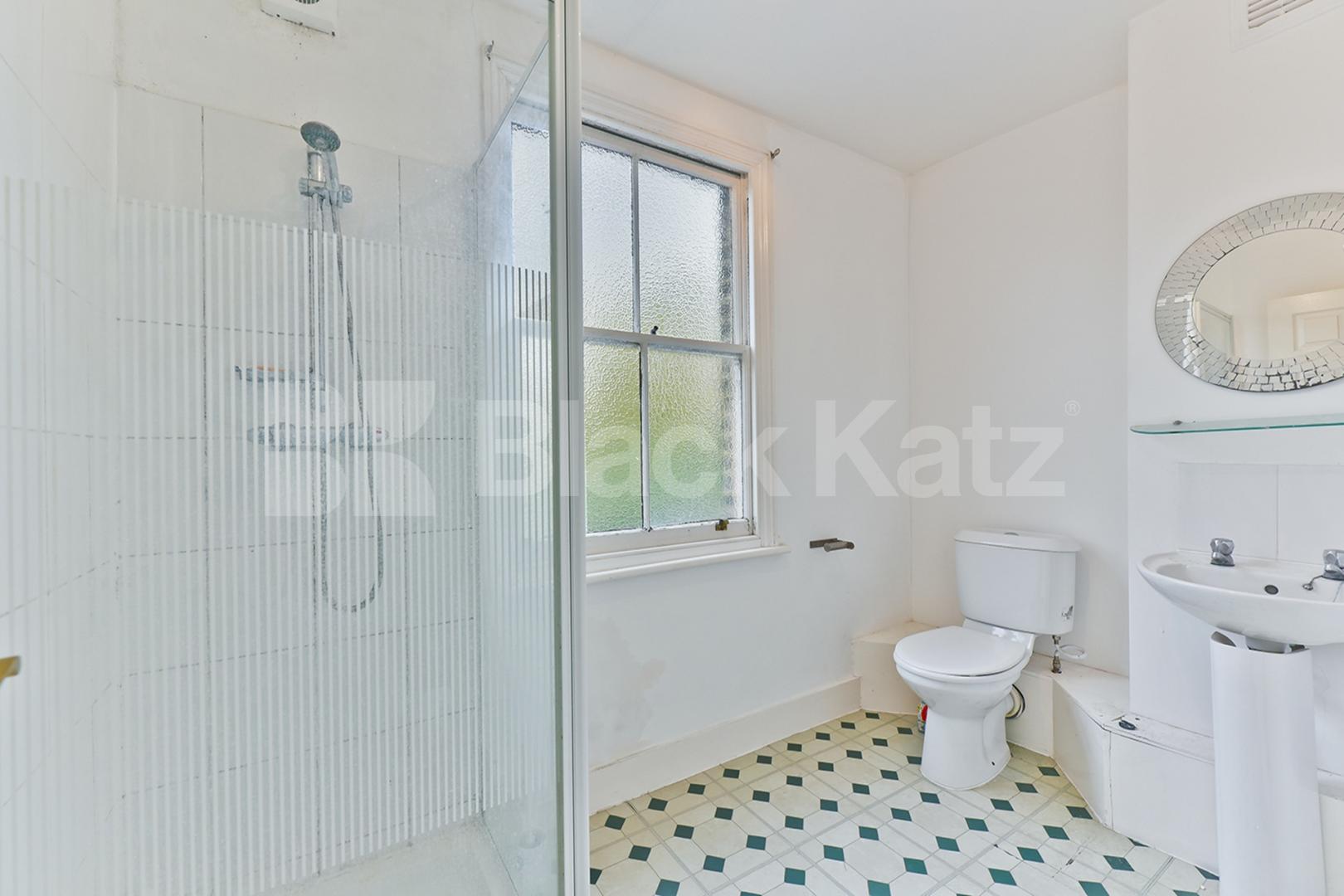 Triplex Georgian town house with two bathrooms & patio area Henshaw Street, Borough/Elephant and Castle