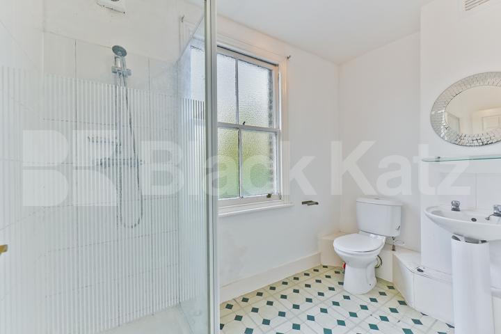 Triplex Georgian town house with two bathrooms & patio area Henshaw Street, Borough/Elephant and Castle