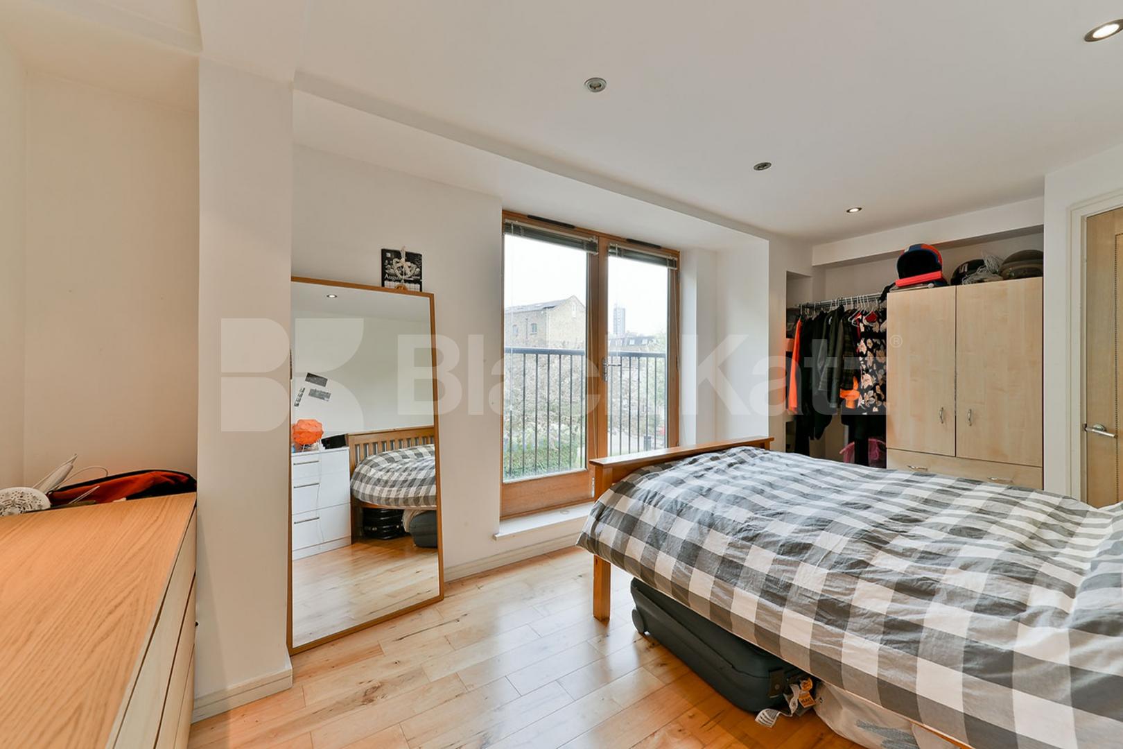 Superbly located & situated opposite the green open spacers of Tabard Gardens Artbrand Studios  Leathermarket street, London Bridge