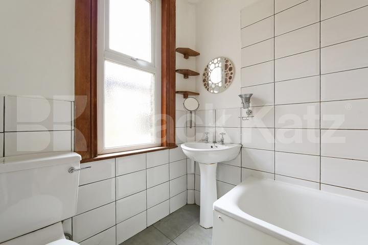 Top floor conversion, bright and airy with additional study room Lyham Road, Clapham Park