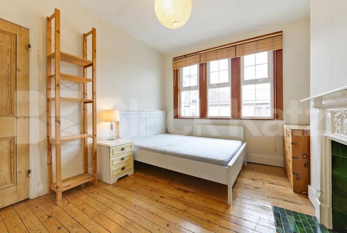 Top floor conversion, bright and airy with additional study room Lyham Road, Clapham Park