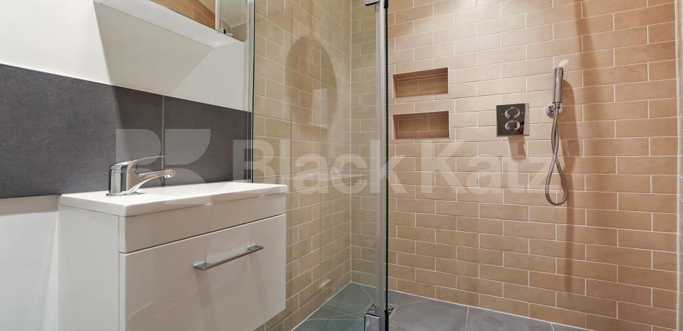 			NEW INSTRUCTION , 4 Bedroom, 2 bath, 1 reception Apartment			 Cavendish Road, Clapham South 