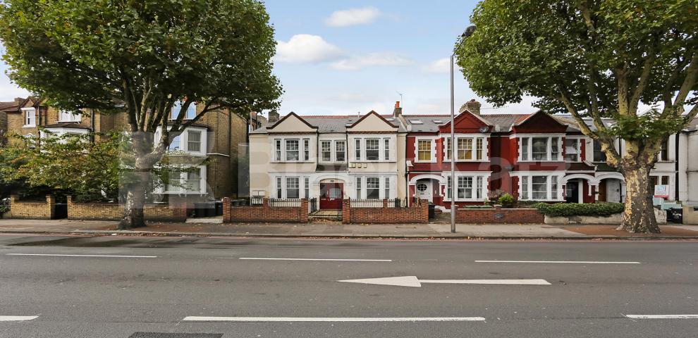 			NEW INSTRUCTION , 4 Bedroom, 2 bath, 1 reception Apartment			 Cavendish Road, Clapham South 