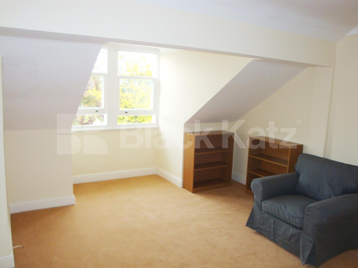 Roomy and Inviting 2 Bedroom, Furnished Flat in St Gabriels Road NW2