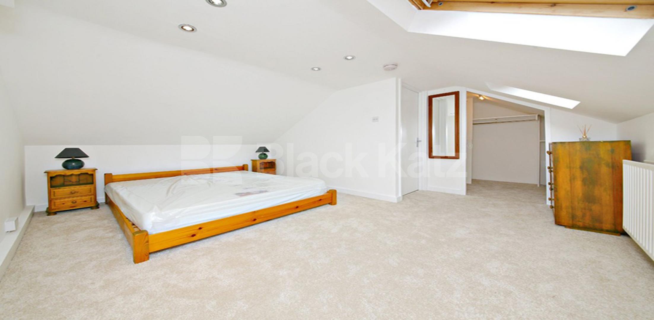 			STUNNING 2 BED !, 2 Bedroom, 1 bath, 1 reception Flat			 Tavistock Crescent, PORTOBELLO / WESTBOURNE PARK