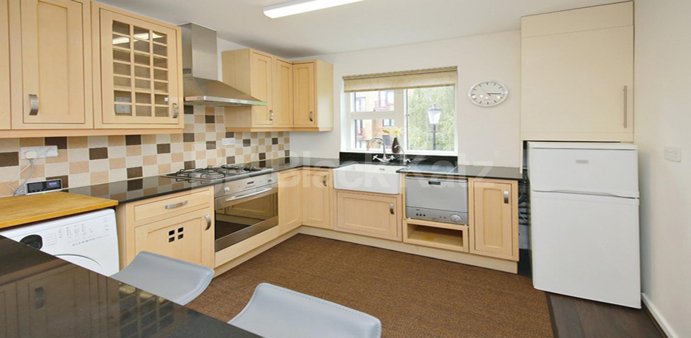 			STUNNING 2 BED !, 2 Bedroom, 1 bath, 1 reception Flat			 Tavistock Crescent, PORTOBELLO / WESTBOURNE PARK