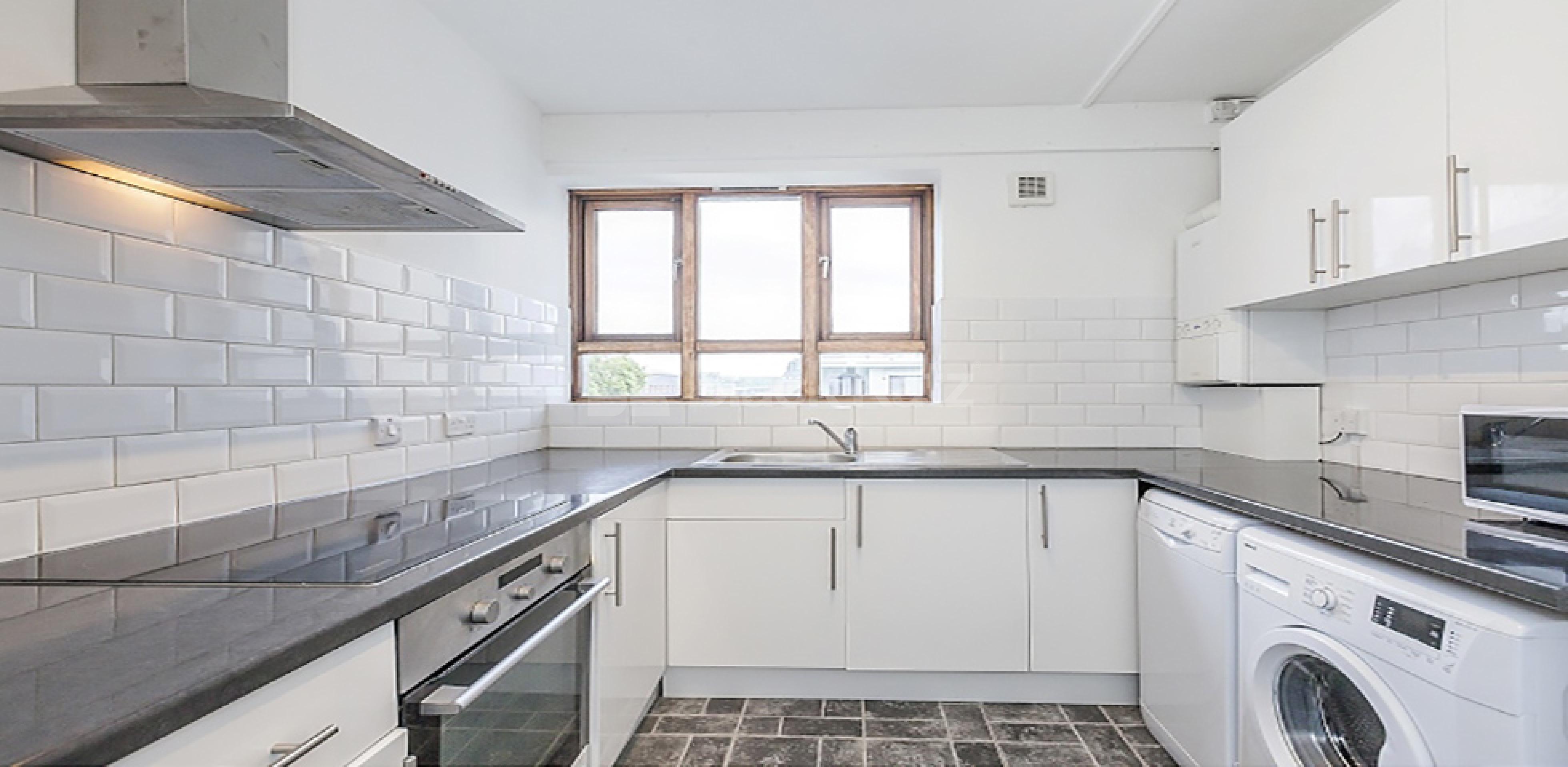 			NEW INSTRUCTION & GOOD FOR  3 SHARERS!, 3 Bedroom, 1 bath, 1 reception Flat			 Birkenhead Street, KINGS CROSS WC1H