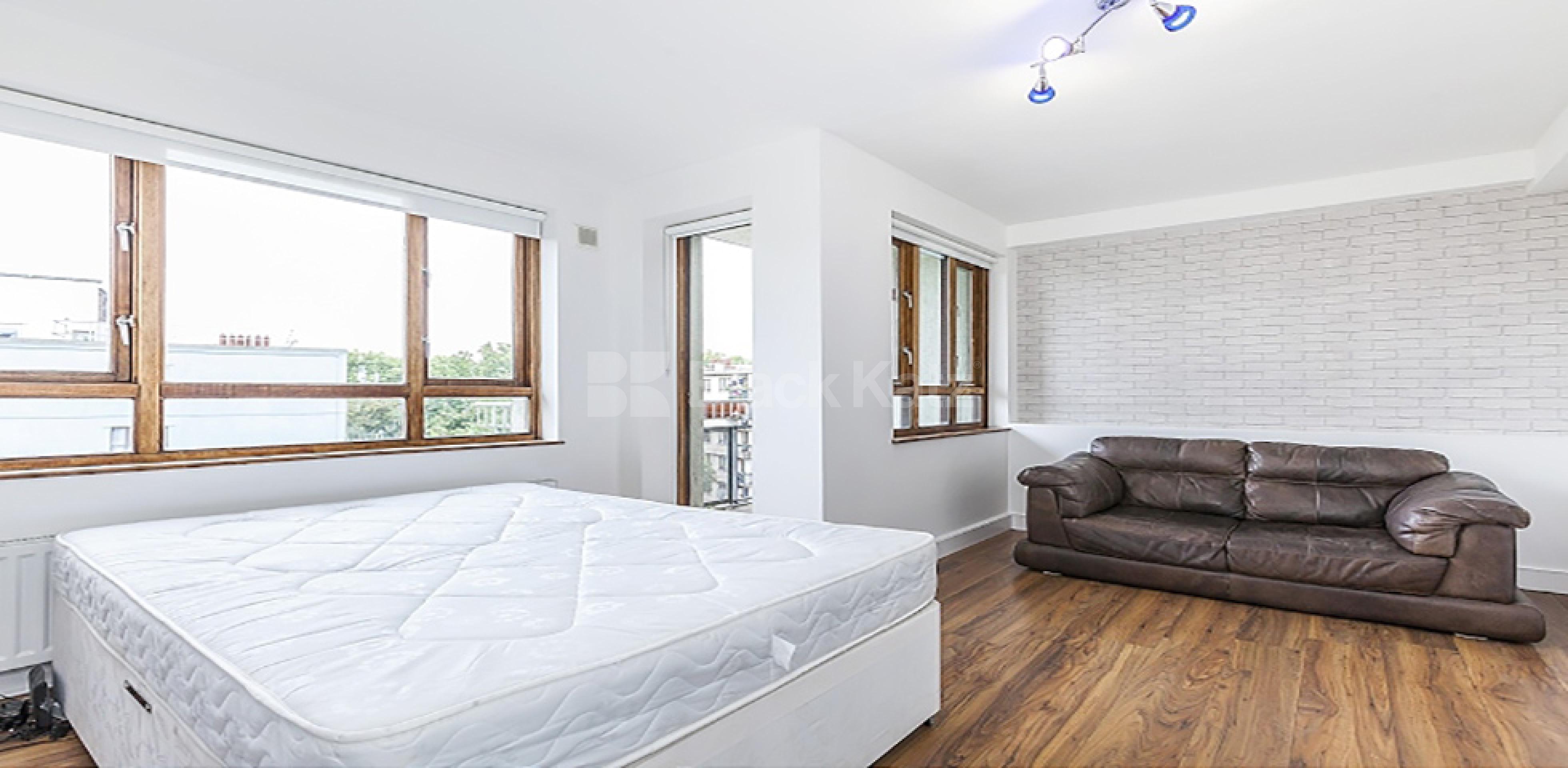 			NEW INSTRUCTION & GOOD FOR  3 SHARERS!, 3 Bedroom, 1 bath, 1 reception Flat			 Birkenhead Street, KINGS CROSS WC1H