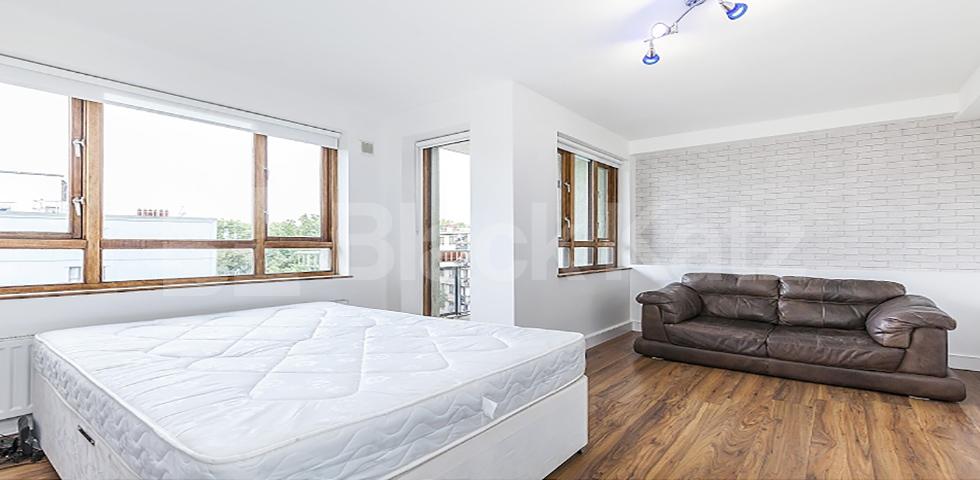 			NEW INSTRUCTION & GOOD FOR  3 SHARERS!, 3 Bedroom, 1 bath, 1 reception Flat			 Birkenhead Street, KINGS CROSS