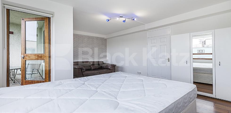 			NEW INSTRUCTION & GOOD FOR  3 SHARERS!, 3 Bedroom, 1 bath, 1 reception Flat			 Birkenhead Street, KINGS CROSS