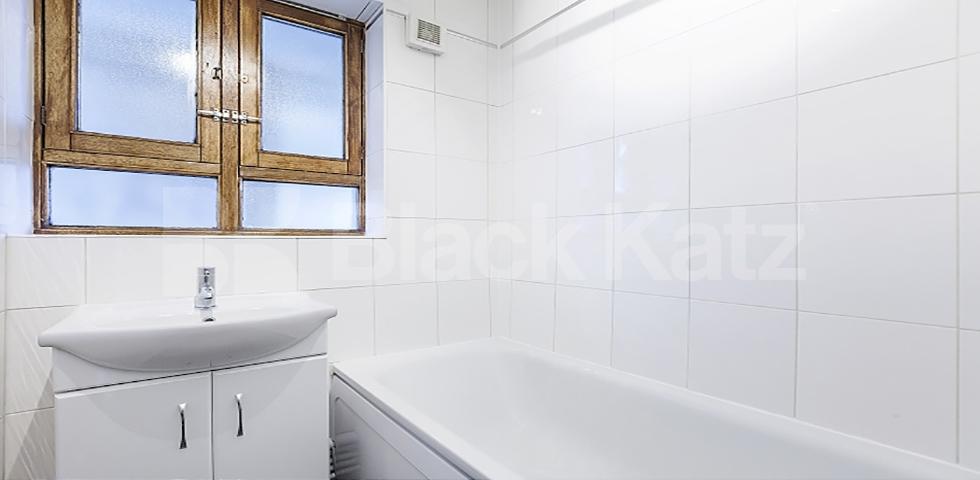 			NEW INSTRUCTION!, 2 Bedroom, 1 bath, 1 reception Flat			 Birkenhead Street, KINGS CROSS