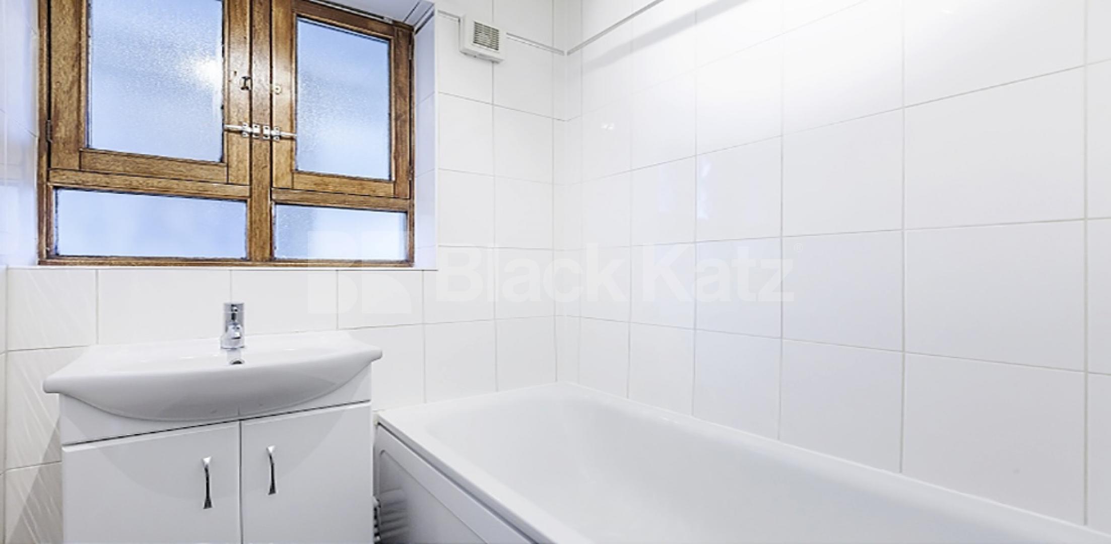 			NEW INSTRUCTION & GOOD FOR  3 SHARERS!, 3 Bedroom, 1 bath, 1 reception Flat			 Birkenhead Street, KINGS CROSS