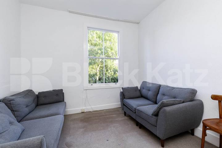 Set on the top floor of a period conversion lays this beautiful flat Sydney Road, Turnpike Lane