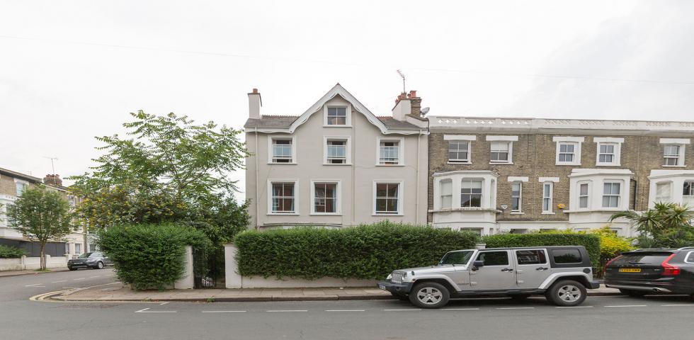 			2 Bedroom,  bath, 1 reception 			 Coverdale Road, Shepherds Bush