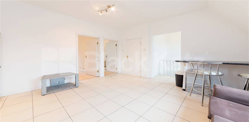 			2 Bedroom, 1 bath, 1 reception 			 High Road,  London  NW10