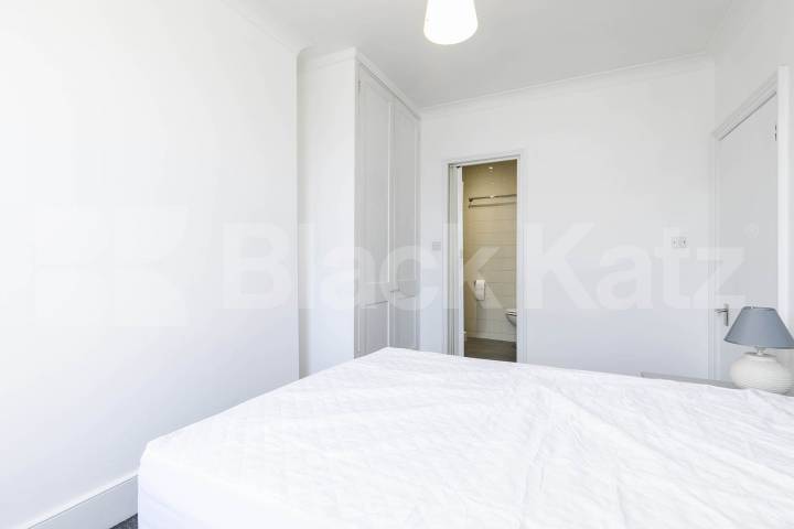 			1 Bedroom, 1 bath, 1 reception 			 Fulham High Street,  London  SW6