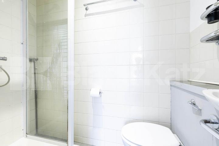 			1 Bedroom, 1 bath, 1 reception 			 Fulham High Street, London, SW6,  London