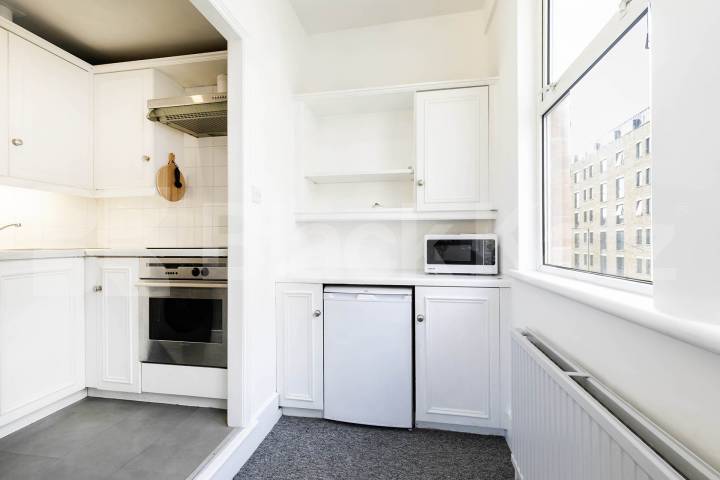 			1 Bedroom, 1 bath, 1 reception 			 Fulham High Street,  London  SW6