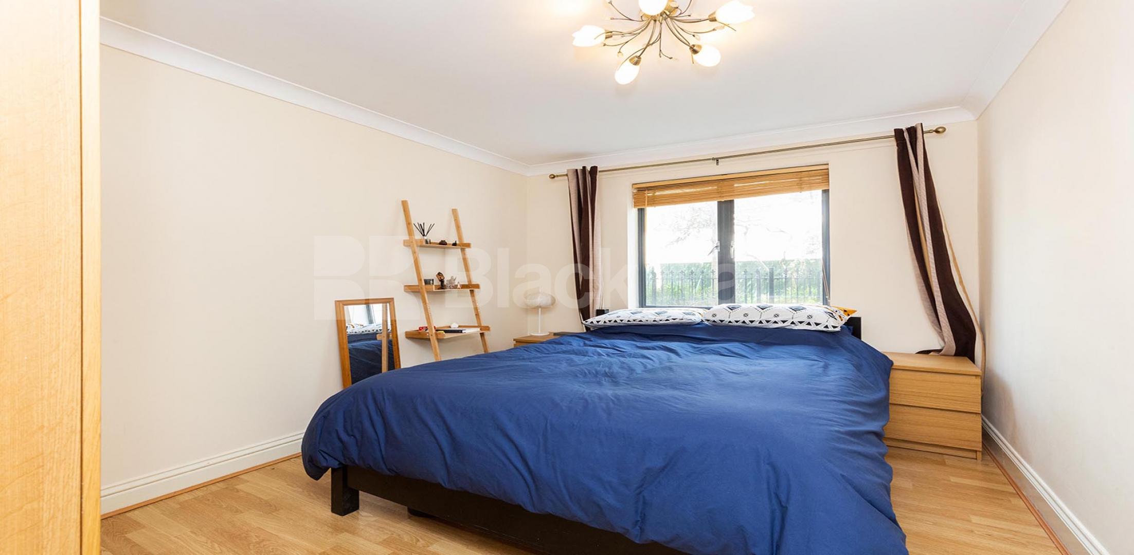 			LARGE MODERN 3 BED - 2 BATH!, 3 Bedroom, 2 bath, 1 reception Flat			 Tollington Way, HOLLOWAY