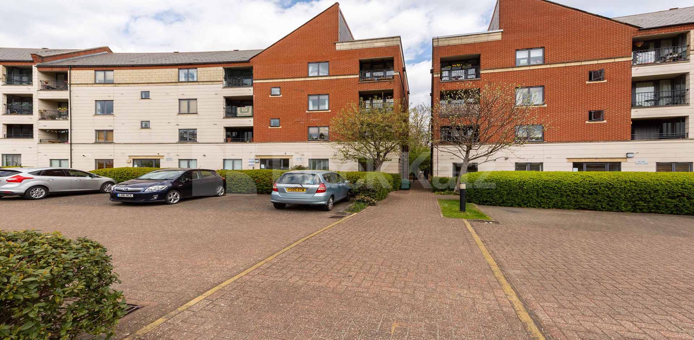 			LARGE MODERN 3 BED - 2 BATH!, 3 Bedroom, 2 bath, 1 reception Flat			 Tollington Way, HOLLOWAY