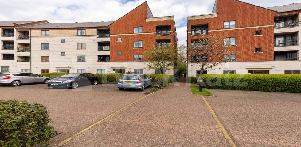 			LARGE MODERN 3 BED - 2 BATH!, 3 Bedroom, 2 bath, 1 reception Flat			 Tollington Way, HOLLOWAY
